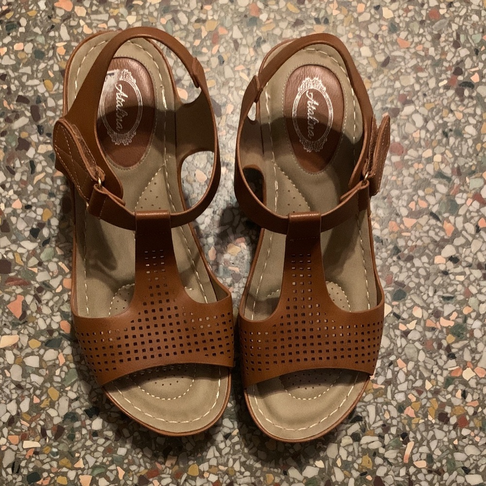 Atalina Brown Sandals dw9533